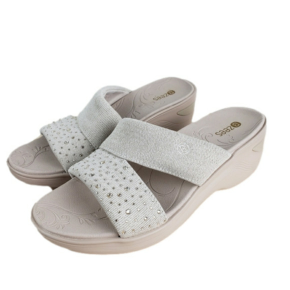 BZees Wedge Slide Sandal Size 9M Dynasty Bright Gold Beige Comfort Casual Sandal - Picture 1 of 11